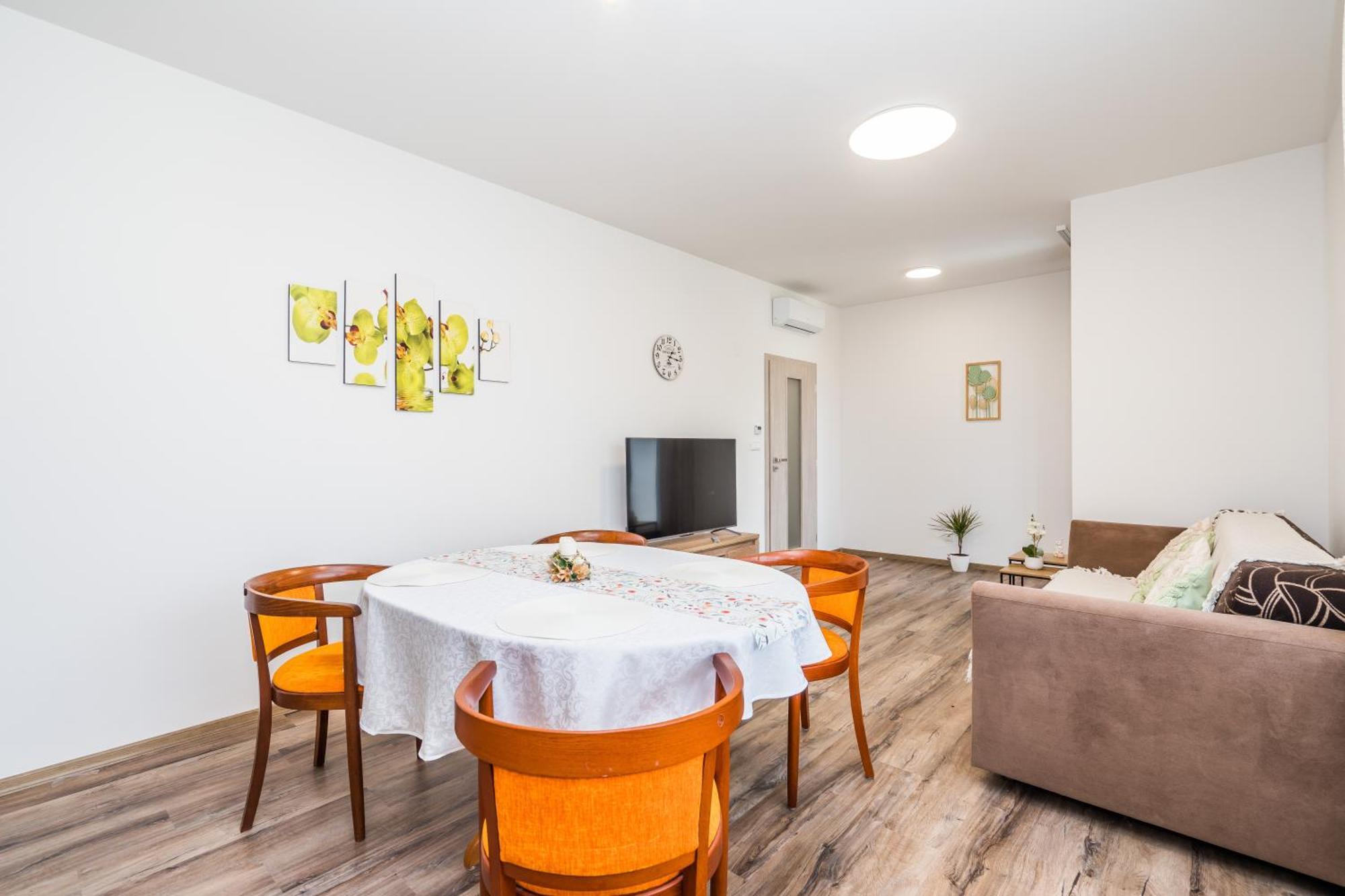 Perla Hradce 103 Apartment Hradec Králové Екстериор снимка